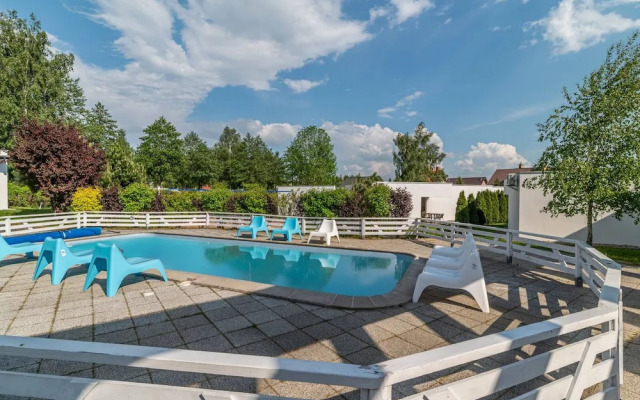 Holiday Homes With Pool, Close to the Beach