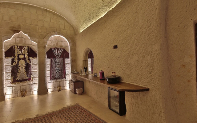 Romance Cave Suites
