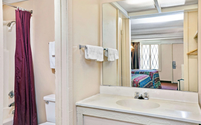 Knights Inn Charleston