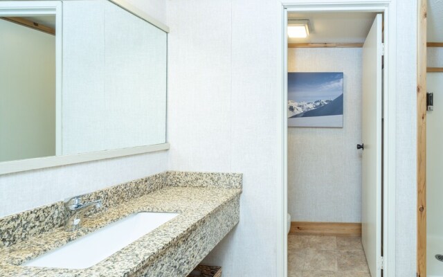 Mountainside Inn 310 1 Bedroom Hotel Room by Alpine Lodging Telluride