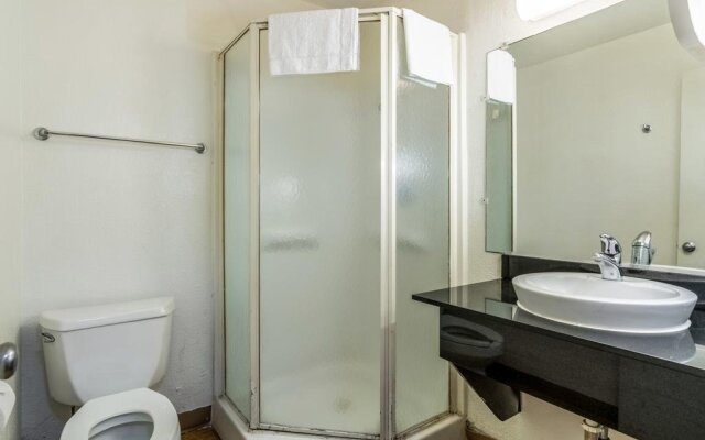 Motel 6 Lumberton, NC