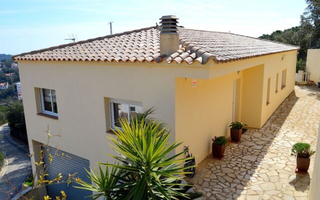 Santa Flora Holiday House