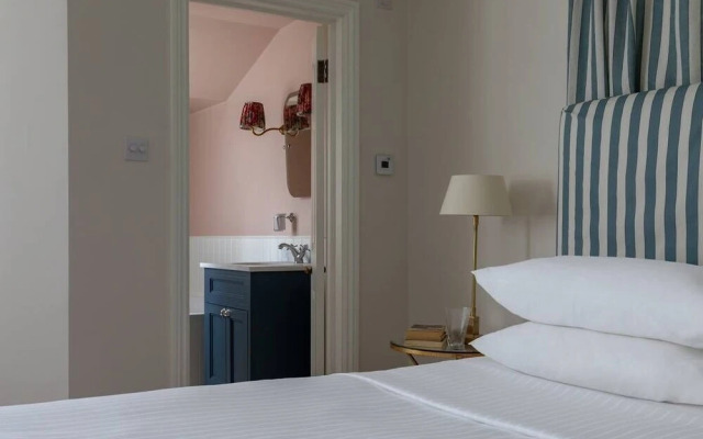 Tite Street IX by Onefinestay