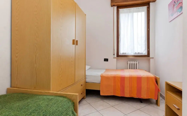 Spacious Apartment With Garden