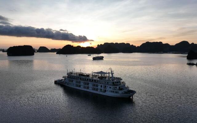 Paradise Grand Cruise Lan Ha Bay