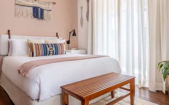 w Stunning 2BR With Balcony in Casco Viejo