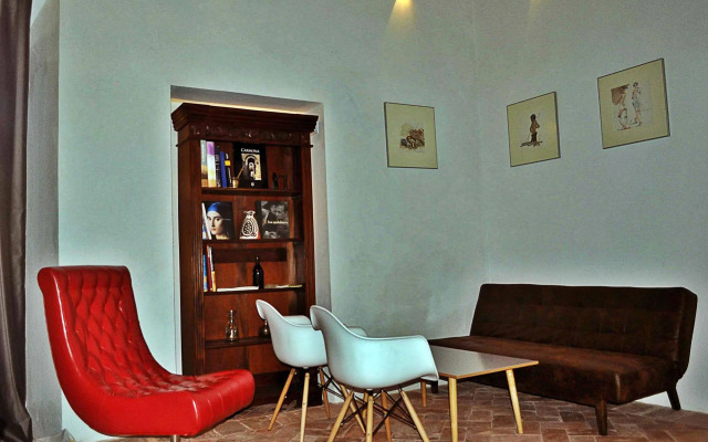 Frenteabastos Hostel & Suites