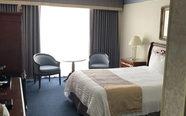 Travelodge by Wyndham Niagara Falls Fallsview