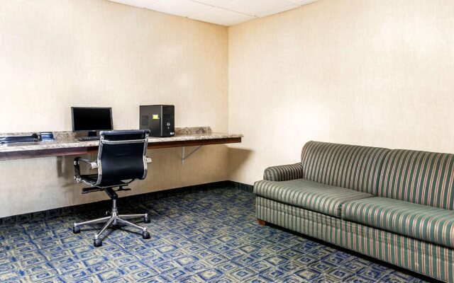 Rodeway Inn & Suites East/I-44
