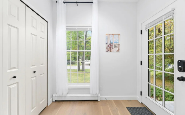 Gorgeous 2BDR Home near Downtown