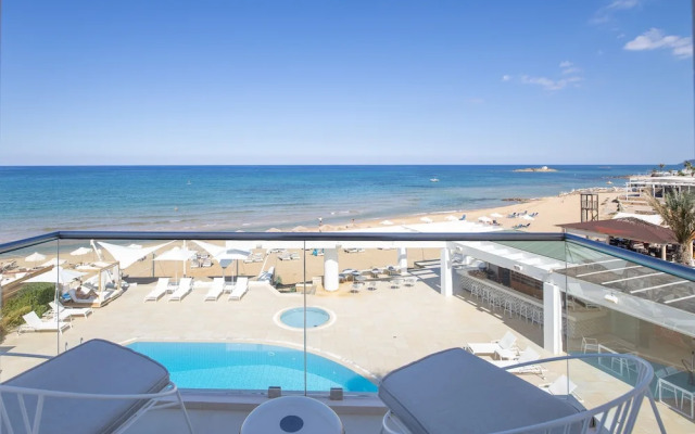 Akrogiali Beach Hotel