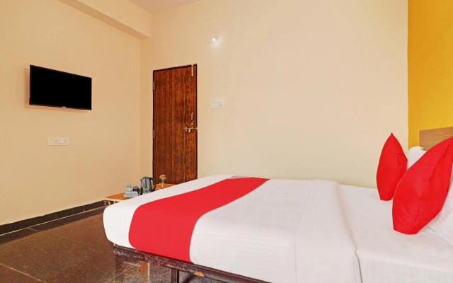 OYO Flagship 80633 Sai Mansion