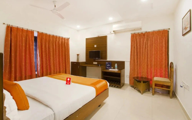 OYO 11400 The Down Town Suites