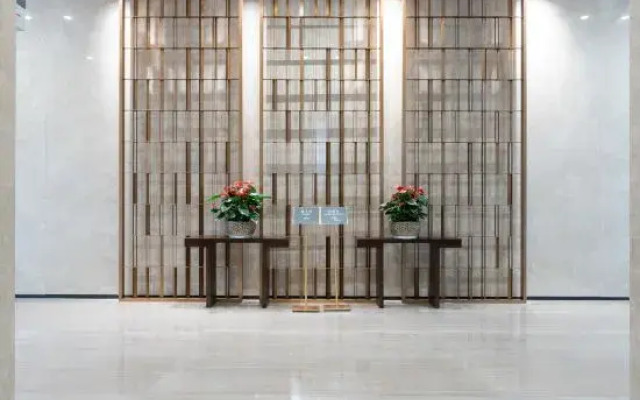 Rezen Dong Hotel (Chengdu University Qinglong Lake Wetland Park)