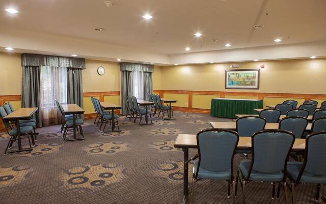 Holiday Inn Express Hotel & Suites Canton, an IHG Hotel