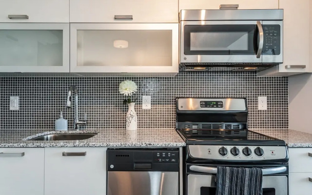 Life Suites Soho 2 Bed - 2 Bath CN Tower View