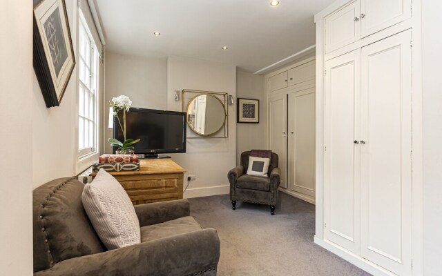 Altido Elegant 2-Bed House In Belgravia
