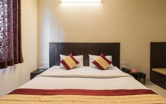 OYO Rooms Jan Path Nirman Nagar