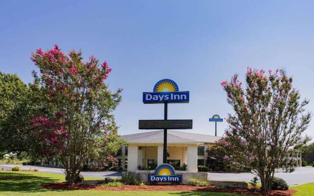 Days Inn by Wyndham Spartanburg Waccamaw