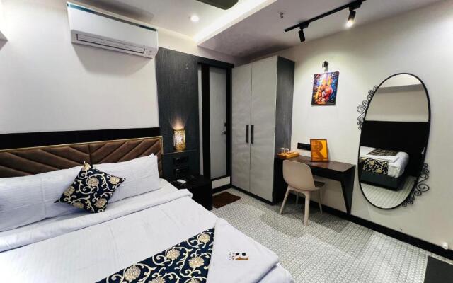 Rich Hotel