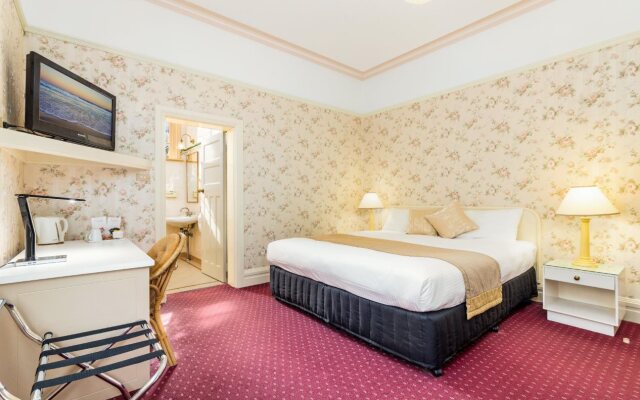 McLaren Hotel