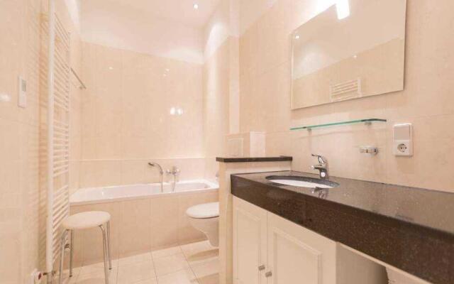 Villa San Marino, App 7