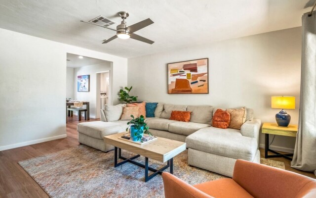 5BR Sleeps 10 Hot Tub Fire Pit Games & Walk to ASU