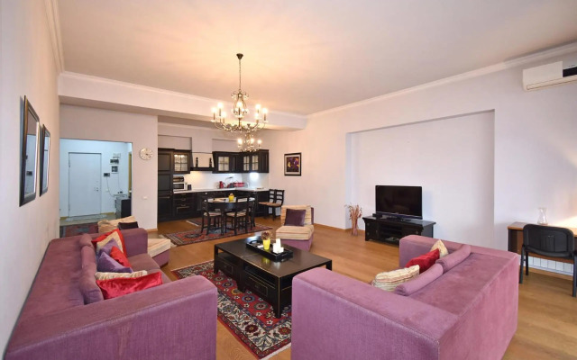 Aram street, 2 bedrooms Beautiful and Spacious apartment DI486