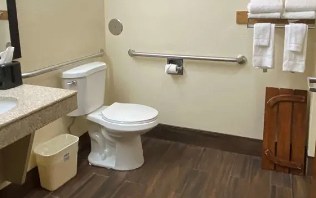 AmericInn by Wyndham Reedsburg