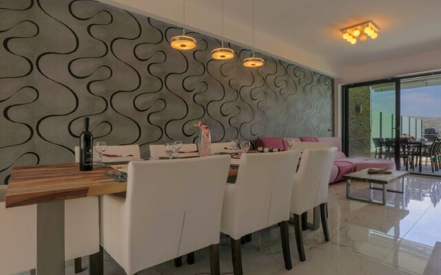 Modern Holiday Home in Grizane With Swimming Pool