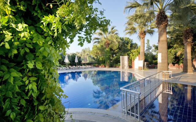 Mc Mahberi Beach Hotel