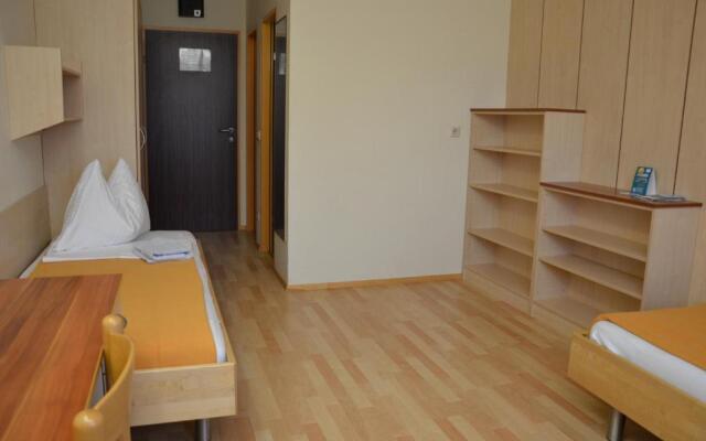 Mladinski dom - Hostel