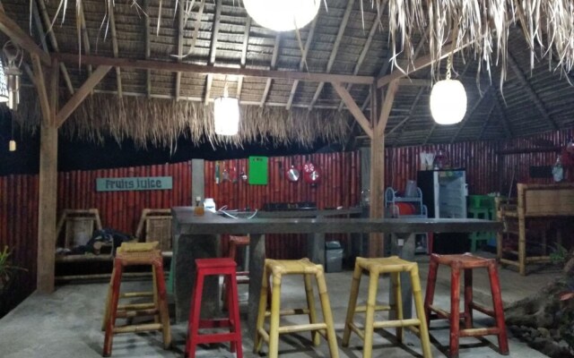 Wooden Paradise Home Stay - Hostel