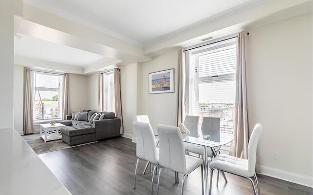 Rideau 2Br Signature Apartment Free Parking 3