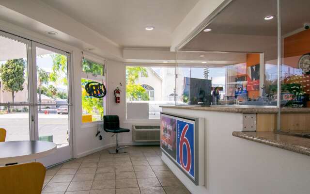 Motel 6 San Bernardino, CA - Downtown