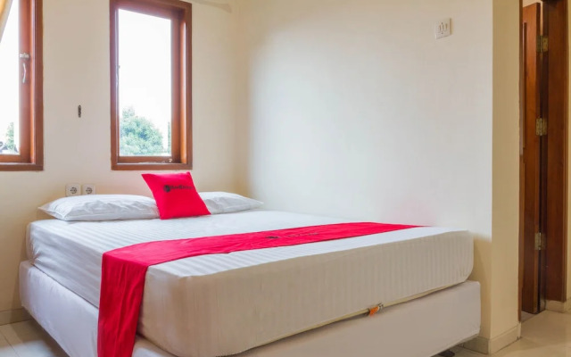 RedDoorz near Pasar Pagi Cirebon 2