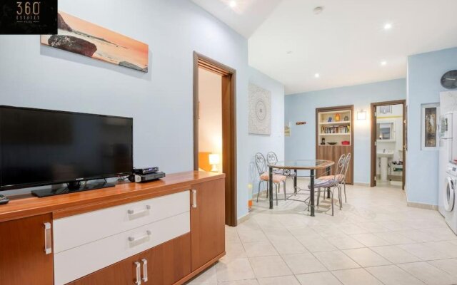 Lovely, comfortable 1BR APT just off the promenade by 360 Estates