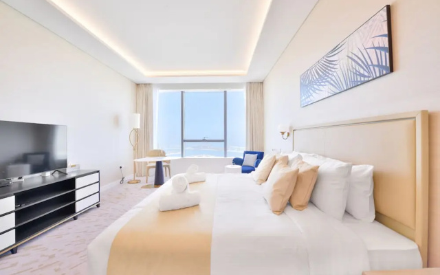 Ultra Luxury Palm Tower with Shared Hotel Facilities