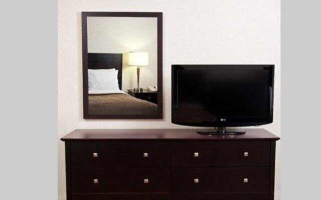Quality Hotel & Suites Montreal East