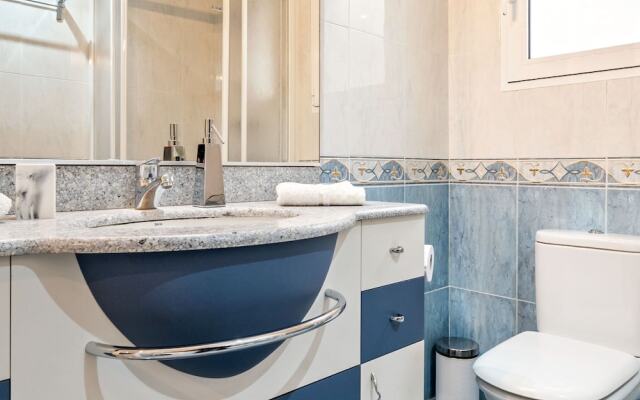 Inviting Mansion in Calpe with Hot Tub