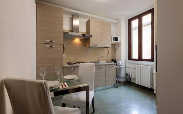 Ferrari - AC -Wifi - Flexyrent Apartment