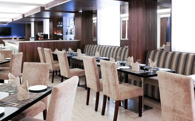 Capital O 45587 The Roa Hotel