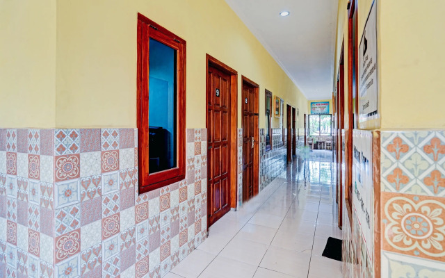 OYO 90234 Dhoho Family Guest House