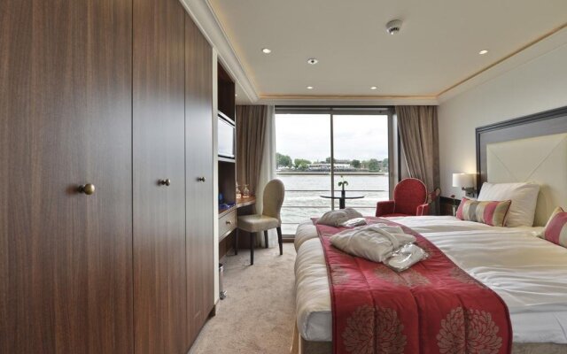 Fair Cruise Fisrt Class Hotelship Dusseldorf