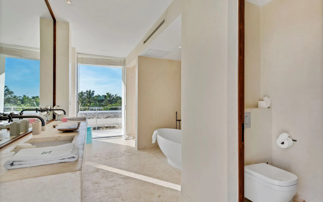 Magnificent 5BR Modern Tropical Villa With Pool