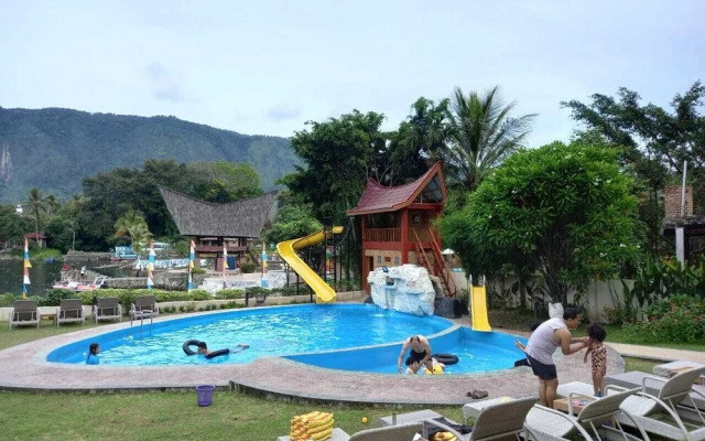 Zoe's Paradise Waterfront Hotel