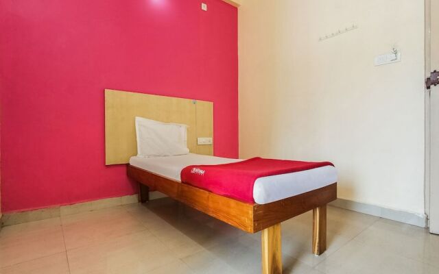 Spot on 49517 Hotel Hoysala Deluxe Lodging