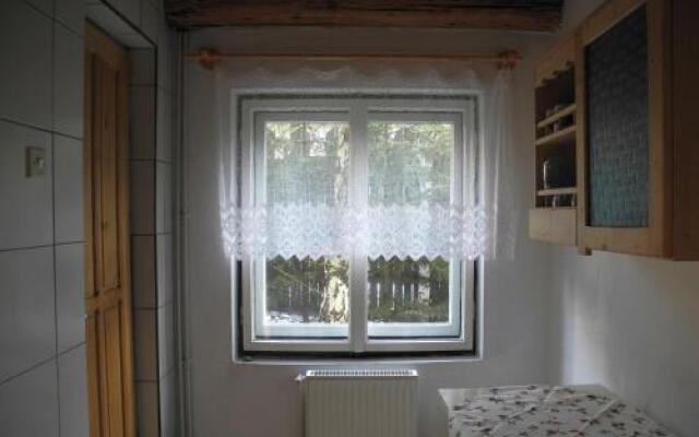 Casa cu Sindrila / Zsindelyes