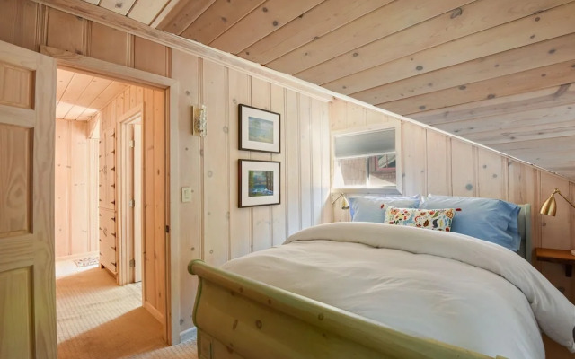 Mesmerizing Meeks Bay Outdoor Waterfront Deck