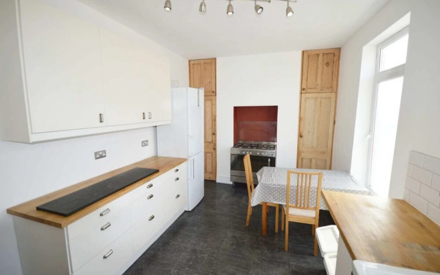 2 Bedroom Home in Gloucester Road